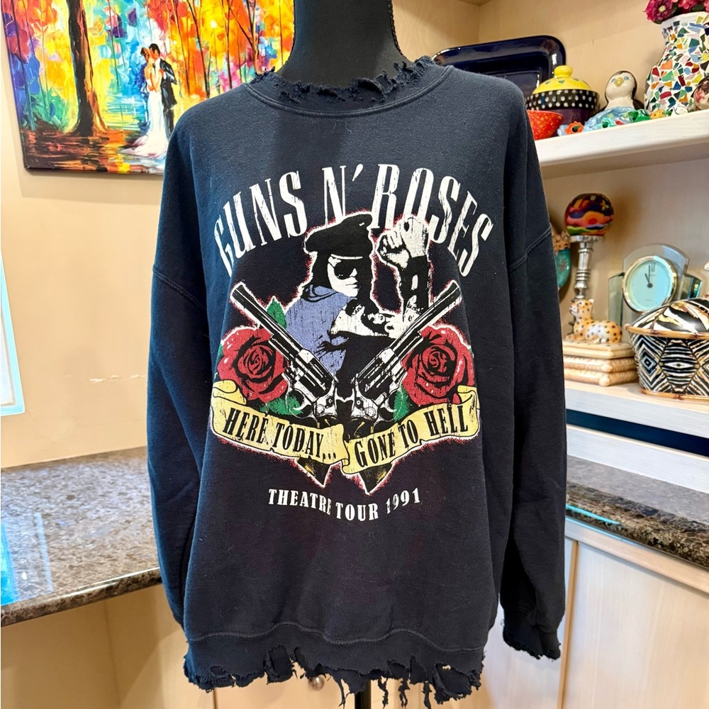 Gildan Black GraphicDistressed Neckline  And Waistband Crewneck Sweatshirt